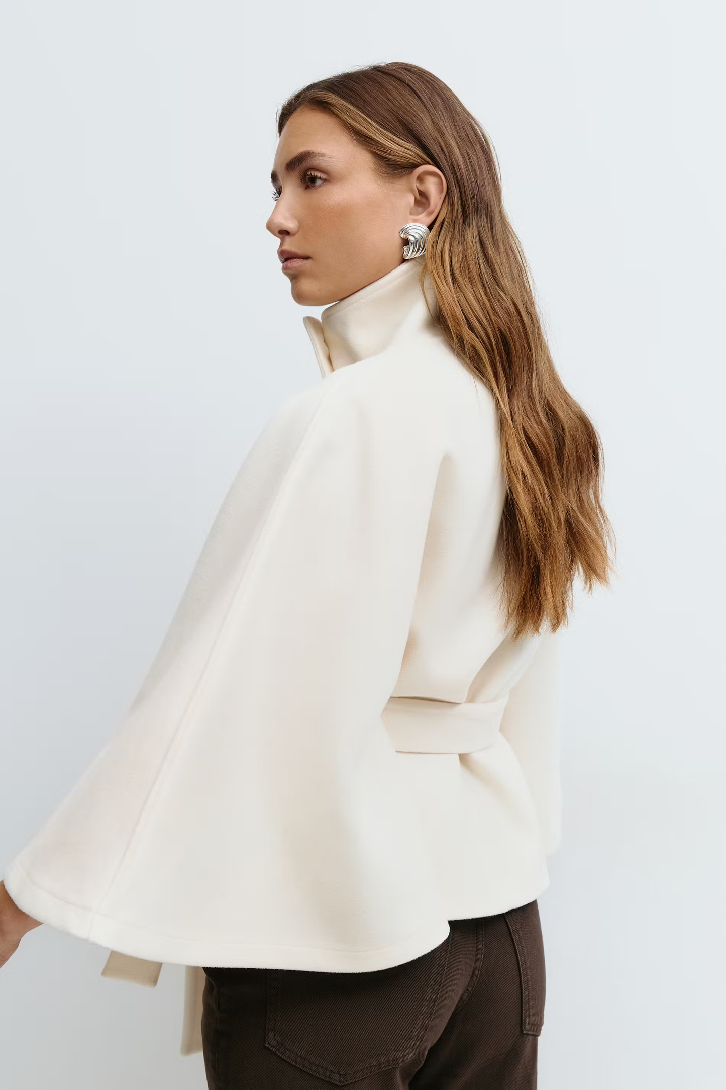 LOREZA CAPE | Manteau élégant pour femme avec ceinture & col montant