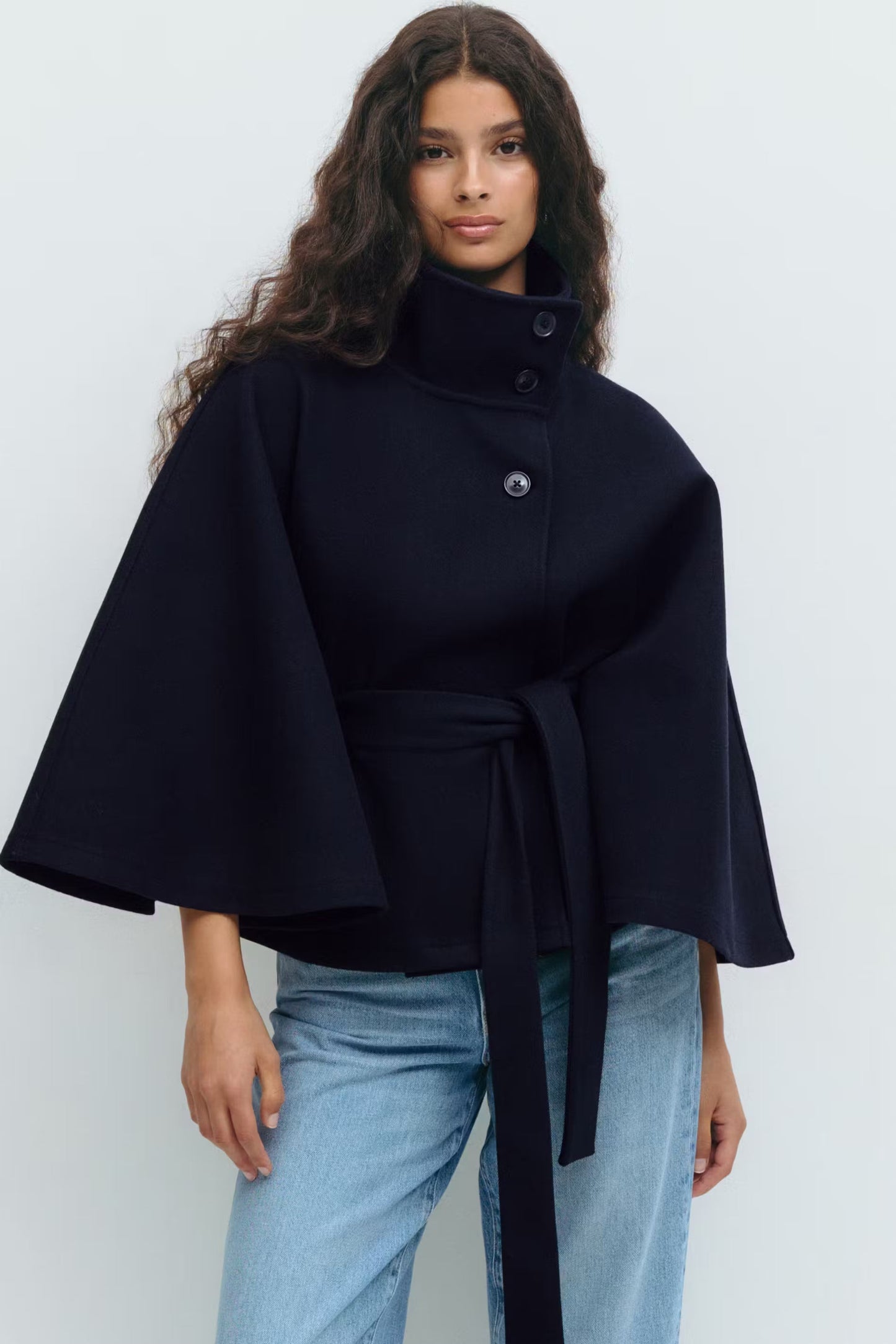 LOREZA CAPE | Manteau élégant pour femme avec ceinture & col montant