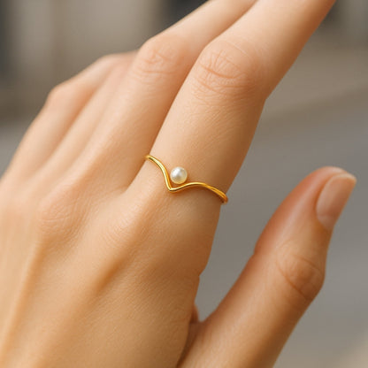 Singular Pearl Gold Ring