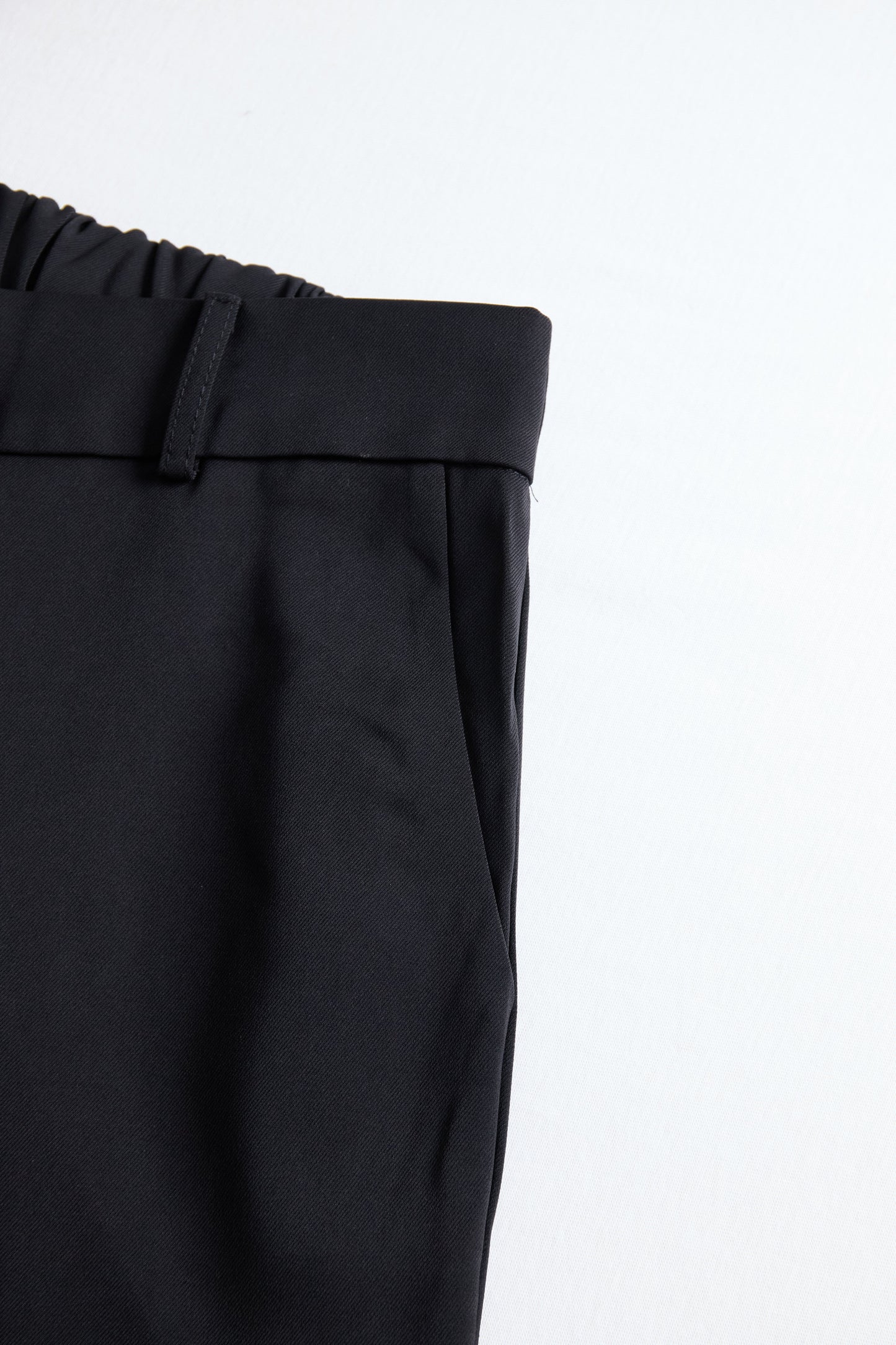Classic High-Waisted Black Trousers with a Tailored Fit