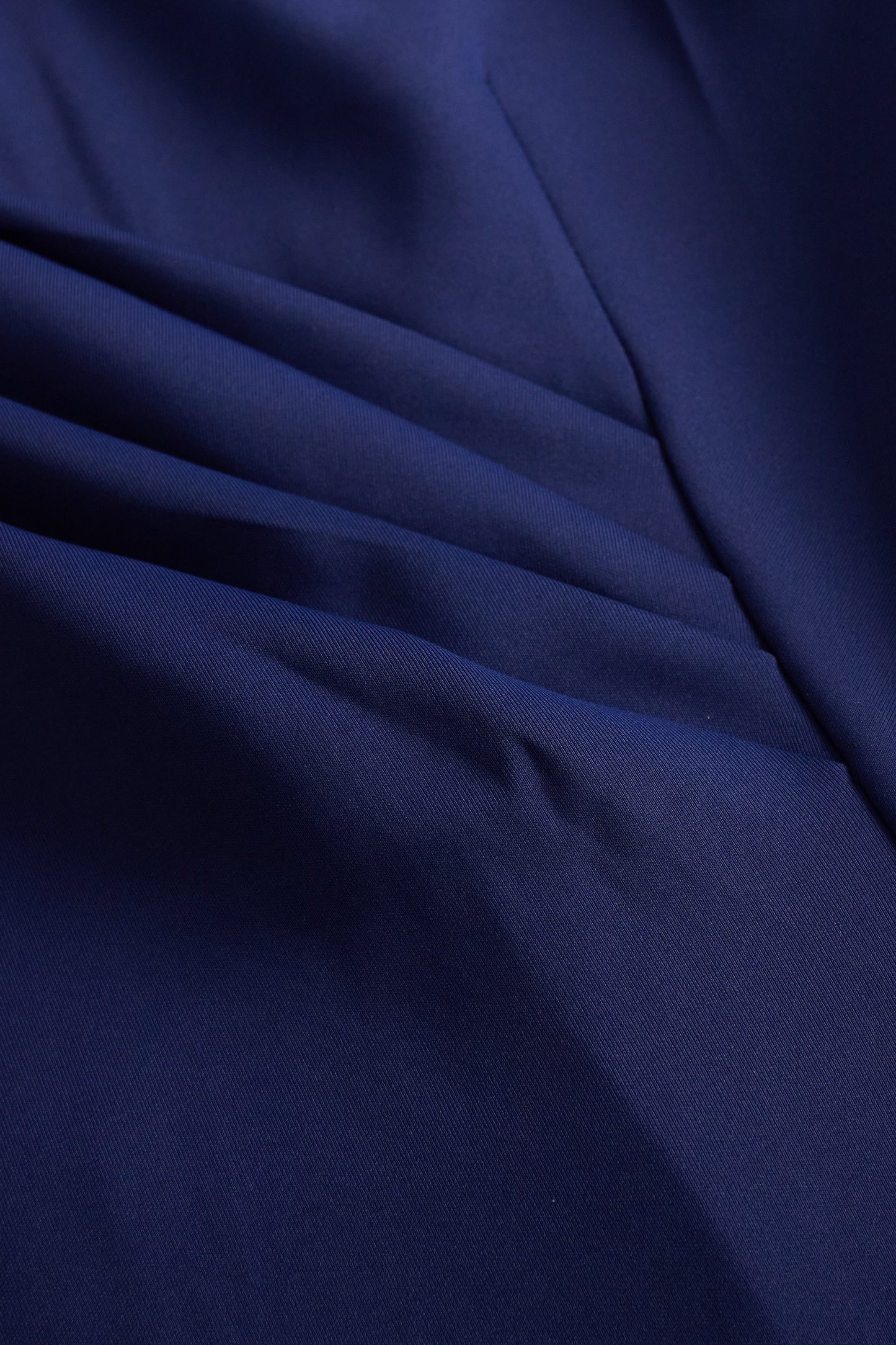 Chic Navy and White Color-Block Sheath Dress