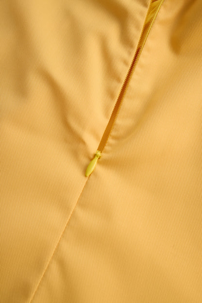 Stylish Sleeveless Halter Blouse with Neck Tie Detail