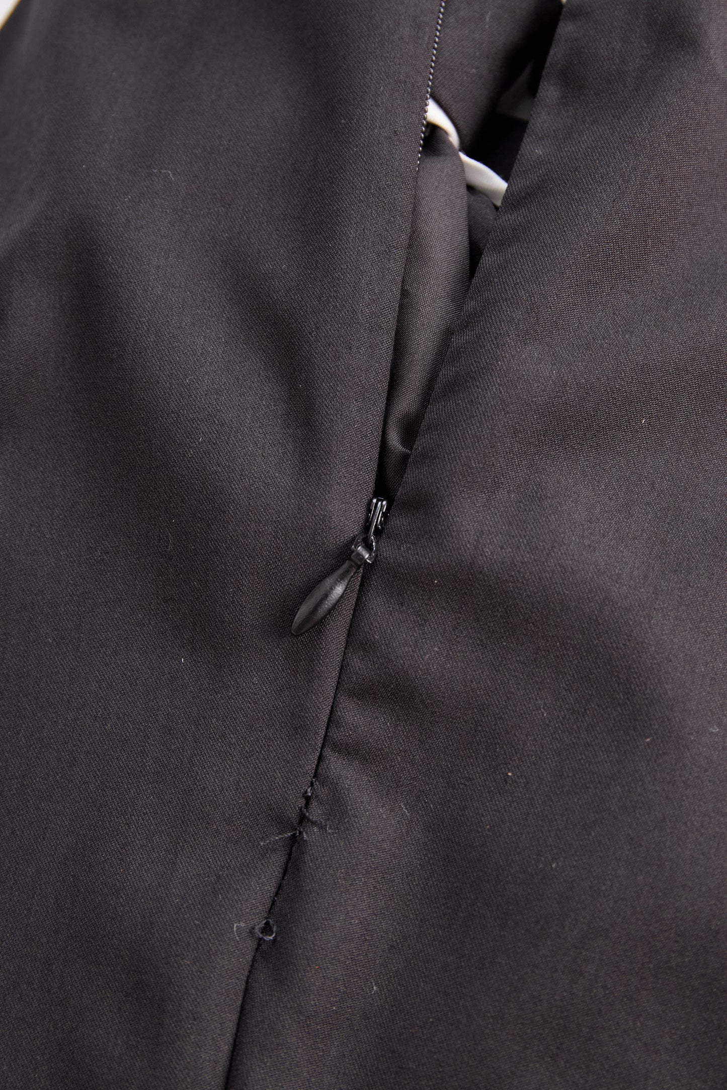 Stylish Sleeveless Halter Neck Blouse With Bold Contrast Trim