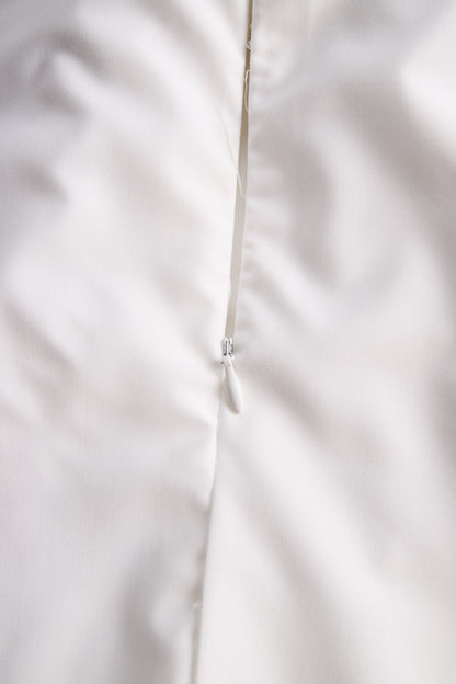 Stylish Sleeveless Halter Neck Blouse With Bold Contrast Trim