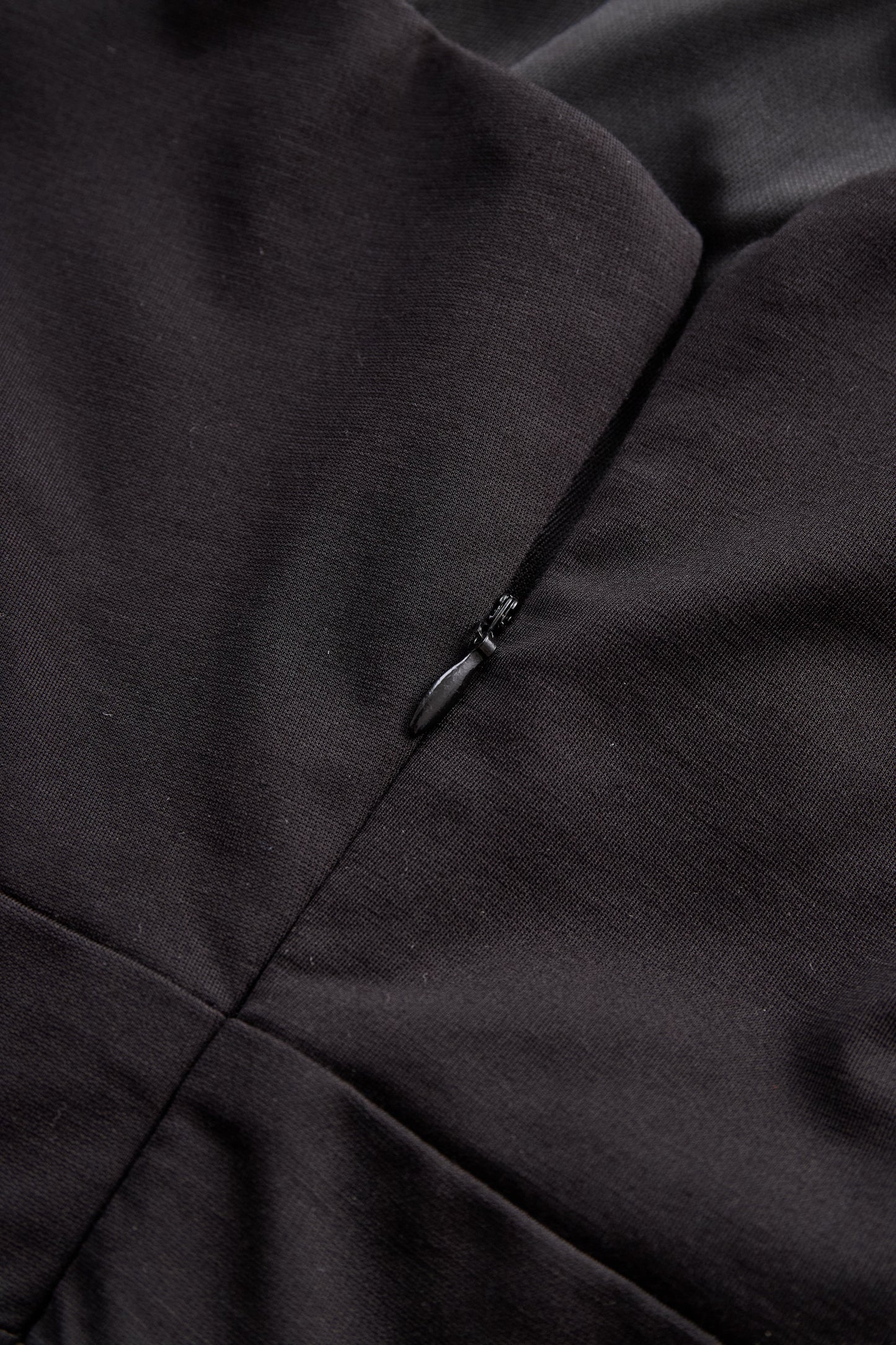 Stylish Plain One-Shoulder Gown with Metallic Pleated