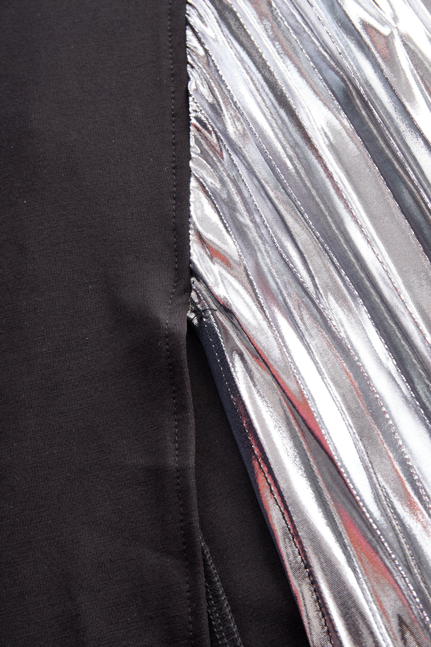 Stylish Plain One-Shoulder Gown with Metallic Pleated