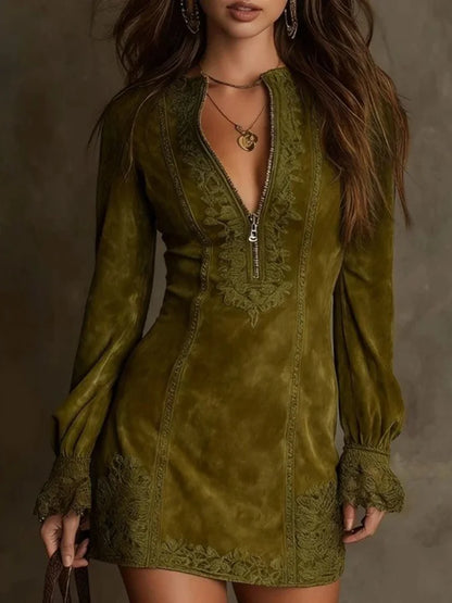 Robe Courte en Daim avec Dentelle – Élégance Raffinée pour Toute Occasion